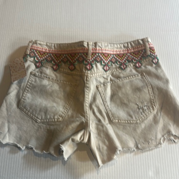NWT Free People We the Free tan Jean Shorts with Colorful Embroidery cutouts - Picture 7 of 12